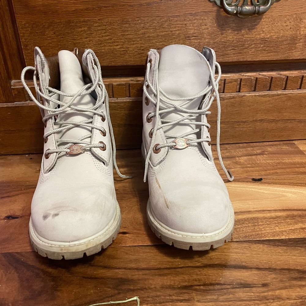 Size 7.5 Timberlands, cream and bronze ankle boots